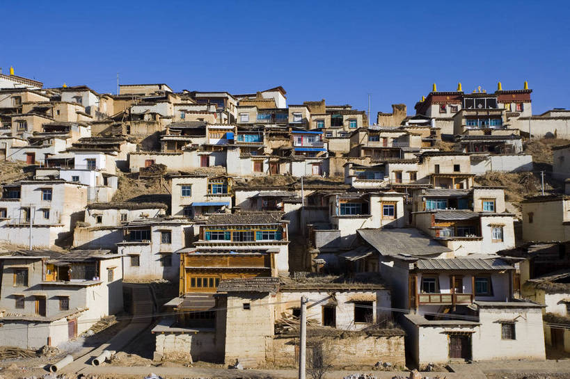 横图,俯视,彩色,室外,白天,旅游,标志建筑,地标,建筑,香格里拉,中国,亚洲,民俗,景观,文化遗产,古城,建筑群,古典,建设,迪庆,云南,民居,特色,古镇,远景,景色,摄影,人文景观,中国文化,东亚,松赞林寺,中华人民共和国,民族建筑,古代文明,旅行,传统文化,bj174