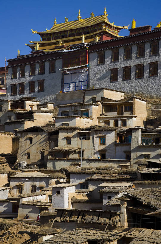 竖图,彩色,室外,白天,旅游,标志建筑,地标,建筑,香格里拉,中国,亚洲,民俗,景观,文化遗产,古城,建筑群,古典,建设,迪庆,云南,民居,特色,古镇,远景,景色,竖,摄影,人文景观,矗立,中国文化,耸立,东亚,松赞林寺,中华人民共和国,挺立,民族建筑,古代文明,旅行,传统文化,bj174