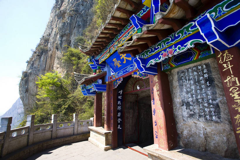 横图,彩色,室外,特写,白天,旅游,门,标志建筑,地标,建筑,昆明,中国,亚洲,局部,民俗,景观,文化遗产,古城,建筑群,古典,建设,云南,特色,景色,摄影,人文景观,西山,中国文化,昆明市,东亚,龙门,云南省,中华人民共和国,省会,西南地区,民族建筑,滇,古代文明,旅行,昆明龙门,昆明西山,罗汉山三清阁,三清阁,西山区,传统文化,门匾,bj174