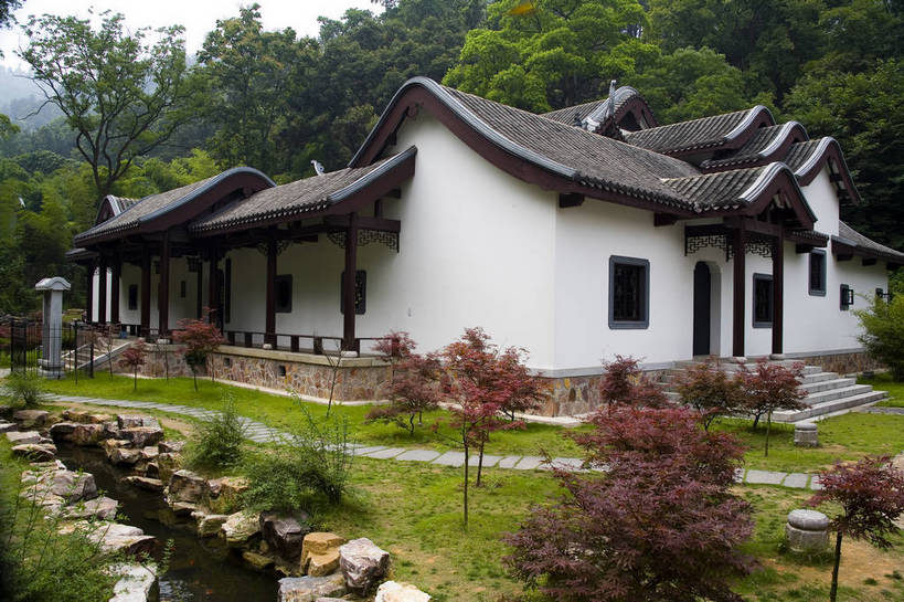 花园,横图,彩色,室外,白天,旅游,度假,名胜古迹,标志建筑,地标,建筑,中国,亚洲,遗迹,图片,庭院,文化遗产,建筑群,古典,古迹,文物,娱乐,建设,古建筑,树木,享受,休闲,旅游胜地,放松,摄影,文明,中国文化,古文明,东亚,湖南,湖南省,中华人民共和国,省会,华中地区,长沙,长沙市,湘,幽静,旅行,传统文化,岳麓山,岳麓书院,飞檐,湖南大学,岳麓区,bj174