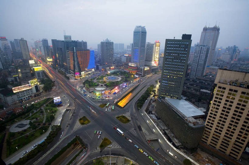 横图,室外,白天,旅游,度假,名胜古迹,城市风光,标志建筑,城市,大厦,道路,地标,建筑,中国,亚洲,遗迹,景观,建筑群,交通,都市,古迹,文物,娱乐,建设,现代,古建筑,现代建筑,黄昏,享受,休闲,旅游胜地,放松,运输,经济,鸟瞰,古文明,东亚,发展,湖南,湖南省,中华人民共和国,省会,华中地区,长沙,长沙市,湘,繁荣,进步,发达,旅行,长沙芙蓉广场,bj174