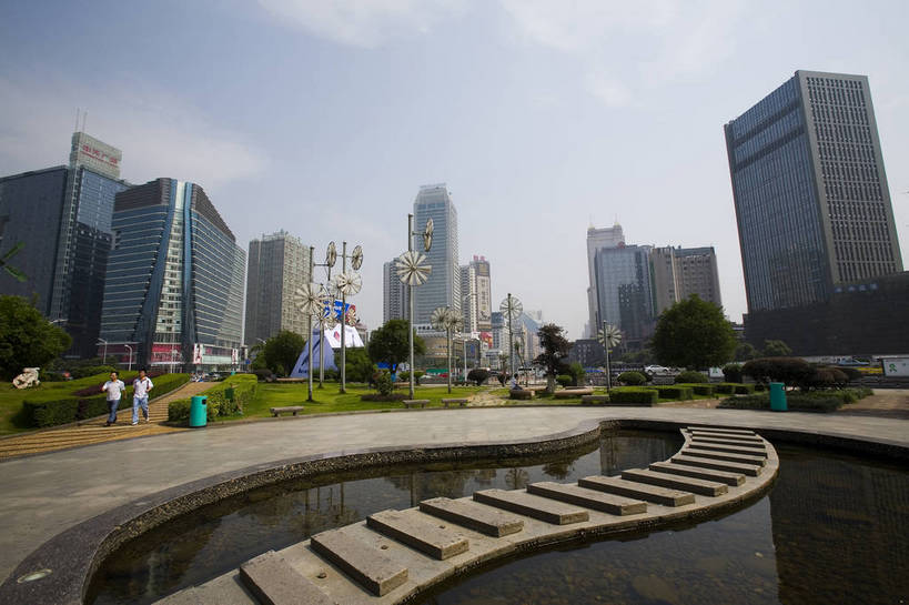 横图,室外,白天,旅游,度假,名胜古迹,城市风光,标志建筑,城市,大厦,道路,地标,建筑,中国,亚洲,遗迹,景观,建筑群,交通,都市,古迹,文物,娱乐,建设,现代,古建筑,现代建筑,享受,休闲,旅游胜地,放松,运输,经济,古文明,东亚,发展,湖南,湖南省,中华人民共和国,省会,华中地区,长沙,长沙市,湘,繁荣,进步,发达,旅行,长沙芙蓉广场,bj174