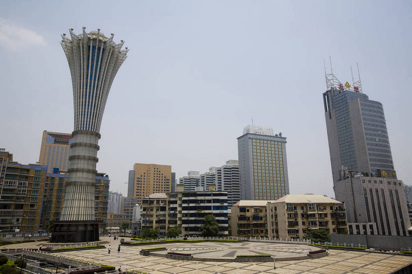 横图,室外,白天,旅游,度假,名胜古迹,城市风光,标志建筑,城市,大厦,道路,地标,建筑,中国,亚洲,遗迹,景观,建筑群,交通,都市,古迹,文物,娱乐,建设,现代,古建筑,现代建筑,享受,休闲,旅游胜地,放松,运输,经济,古文明,东亚,发展,湖南,湖南省,中华人民共和国,省会,华中地区,长沙,长沙市,湘,繁荣,进步,发达,旅行,天心区,贺龙体育场,贺龙体育文化中心,新世纪文化中心,bj174