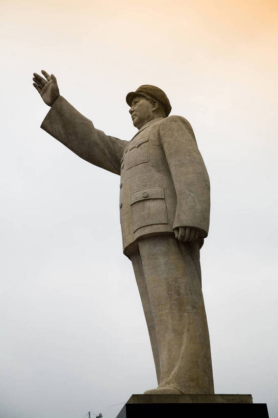 竖图,彩色,旅游,度假,名胜古迹,标志建筑,地标,建筑,雕塑,中国,亚洲,遗迹,毛泽东,雕像,图片,古迹,文物,娱乐,建设,古建筑,树木,享受,休闲,旅游胜地,放松,竖,摄影,纪念,石像,矗立,中国文化,耸立,领袖,毛主席,古文明,东亚,贵州,贵阳,中华人民共和国,挺立,伟人,旅行,bj174