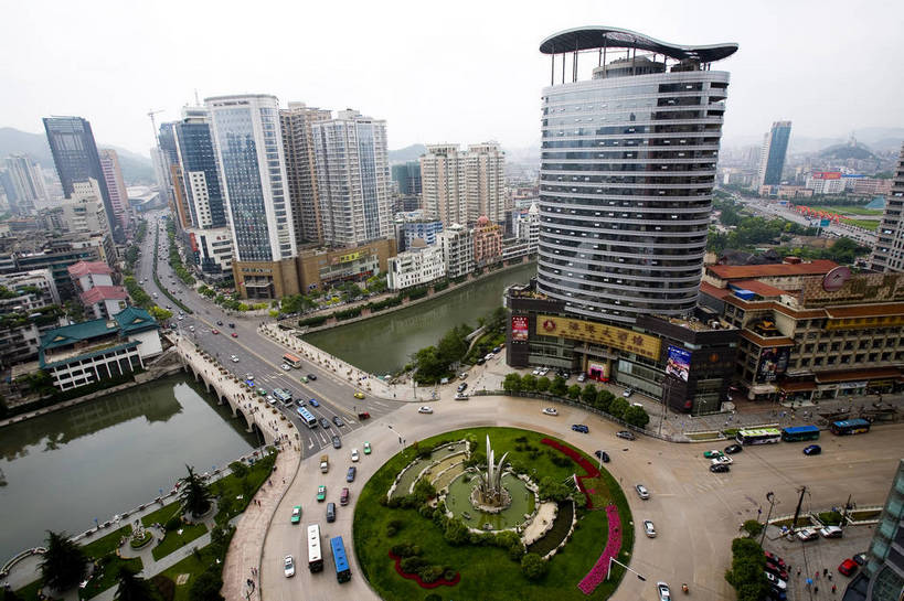 横图,俯视,室外,白天,旅游,度假,名胜古迹,城市风光,标志建筑,城市,大厦,道路,地标,建筑,中国,亚洲,遗迹,景观,建筑群,交通,都市,古迹,文物,娱乐,建设,现代,古建筑,现代建筑,享受,休闲,旅游胜地,商务楼,放松,运输,经济,古文明,东亚,发展,贵州,贵阳,中华人民共和国,繁荣,进步,发达,旅行,bj174