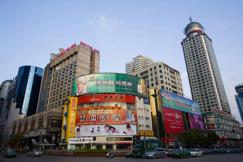 广场,横图,室外,白天,旅游,度假,名胜古迹,城市风光,标志建筑,城市,大厦,道路,地标,建筑,喷泉,中国,亚洲,遗迹,景观,建筑群,交通,都市,古迹,文化,文物,娱乐,场地,建设,现代,古建筑,现代建筑,品味,享受,休闲,旅游胜地,商务楼,放松,运输,经济,场所,水景,古文明,东亚,发展,贵州,贵阳,中华人民共和国,美观,繁荣,进步,发达,设计,旅行,bj174