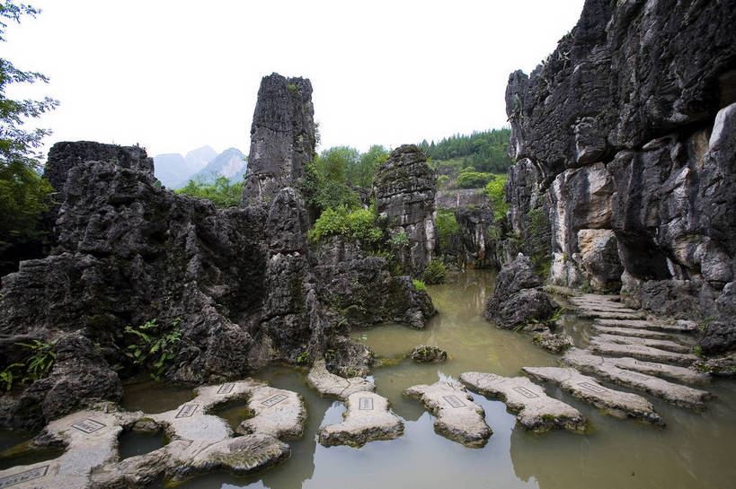 横图,彩色,室外,白天,旅游,度假,名胜古迹,标志建筑,地标,建筑,黄果树,黄果树瀑布,中国,亚洲,遗迹,图片,水潭,古迹,文物,娱乐,建设,古建筑,树木,自然,享受,休闲,旅游胜地,景色,放松,摄影,美好,自然风光,古文明,东亚,贵州,贵州省,安顺,中华人民共和国,安顺市,黔,西南地区,天星桥,黄果树大瀑布,山石,溪,旅行,天星桥景区,镇宁布依族苗族自治县,镇宁县,bj174