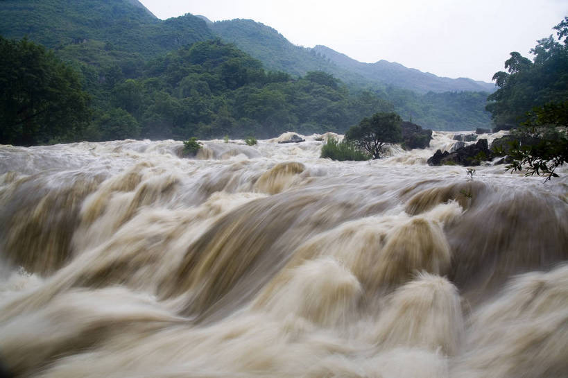 横图,彩色,室外,特写,白天,旅游,度假,名胜古迹,标志建筑,地标,建筑,黄果树,黄果树瀑布,中国,亚洲,局部,遗迹,湍急,图片,水潭,古迹,文物,娱乐,建设,古建筑,树木,自然,享受,休闲,旅游胜地,景色,放松,摄影,美好,自然风光,古文明,东亚,贵州,贵州省,安顺,中华人民共和国,安顺市,黔,西南地区,天星桥,黄果树大瀑布,山石,溪,旅行,天星桥景区,镇宁布依族苗族自治县,镇宁县,银链坠潭瀑布,bj174