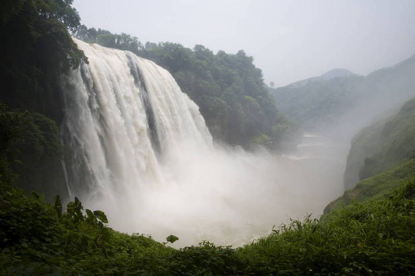横图,彩色,室外,白天,旅游,度假,名胜古迹,瀑布,山,水,标志建筑,地标,建筑,黄果树,黄果树瀑布,中国,亚洲,遗迹,壮观,湍急,图片,景观,水潭,古迹,文物,娱乐,建设,古建筑,树木,自然,享受,休闲,旅游胜地,景色,放松,摄影,汹涌,美妙,自然风光,古文明,东亚,贵州,中华人民共和国,气势磅礴,旅行,bj174