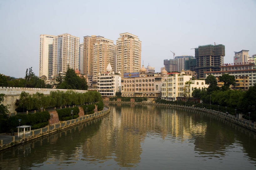 花园,广场,横图,室外,白天,旅游,度假,花圃,名胜古迹,城市风光,标志建筑,城市,大厦,道路,地标,建筑,中国,亚洲,遗迹,景观,建筑群,交通,都市,古迹,文物,娱乐,建设,现代,古建筑,现代建筑,绿地,人民广场,享受,休闲,旅游胜地,商务楼,放松,运输,经济,古文明,东亚,发展,湖南,岳阳,中华人民共和国,繁荣,进步,发达,小花园,旅行,bj174