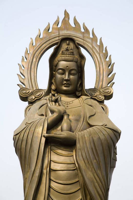 寺庙,竖图,彩色,室外,白天,旅游,度假,名胜古迹,标志建筑,地标,建筑,雕塑,武汉,中国,亚洲,遗迹,民俗,塑像,图片,文化遗产,建筑群,古典,古迹,文物,娱乐,建设,古建筑,享受,休闲,旅游胜地,放松,竖,摄影,矗立,文明,中国文化,耸立,古文明,东亚,菩萨,湖北,归元寺,中华人民共和国,挺立,幽静,旅行,寺,传统文化,bj174