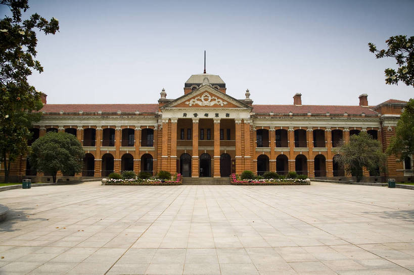 横图,彩色,室外,白天,旅游,度假,名胜古迹,标志建筑,地标,建筑,武汉,中国,亚洲,遗迹,民俗,图片,文化遗产,建筑群,古典,古迹,文物,娱乐,建设,古建筑,享受,休闲,旅游胜地,放松,摄影,纪念,纪念堂,美好,文明,中国文化,古文明,东亚,湖北,湖北省,武昌起义,武昌区,武汉市,武昌,武昌起义纪念馆,中华人民共和国,省会,华中地区,鄂,幽静,旅行,黄鹄山,蛇山,阅马场,传统文化,首义广场,bj174