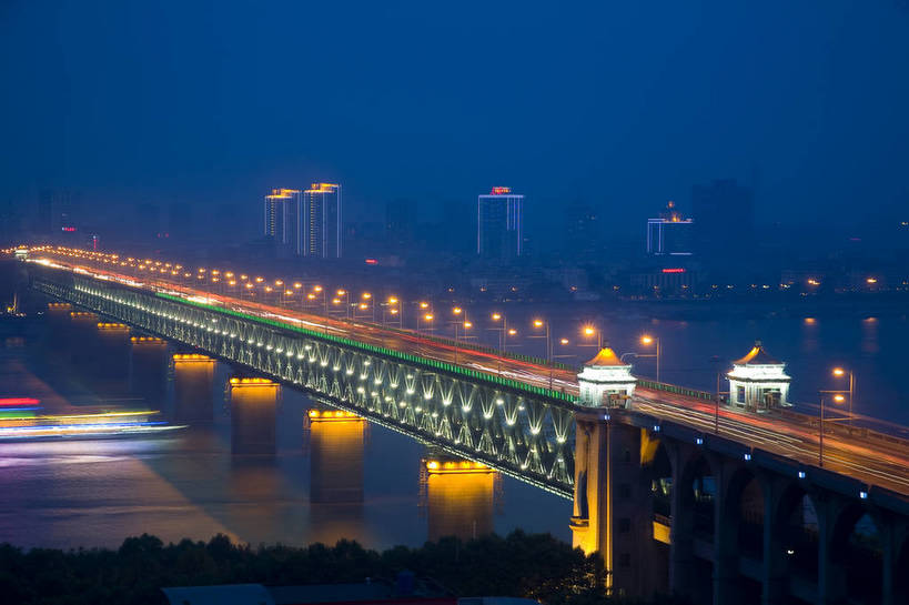 横图,室外,旅游,度假,名胜古迹,城市风光,标志建筑,城市,大桥,道路,地标,建筑,夜景,武汉,中国,亚洲,遗迹,景观,灯光,交通,都市,古迹,文物,娱乐,建设,现代,古建筑,现代建筑,地标建筑,享受,休闲,灿烂,旅游胜地,放松,运输,经济,长江大桥,长江,古文明,东亚,发展,湖北,武汉长江大桥,中华人民共和国,灯火辉煌,繁荣,进步,发达,旅行,bj174