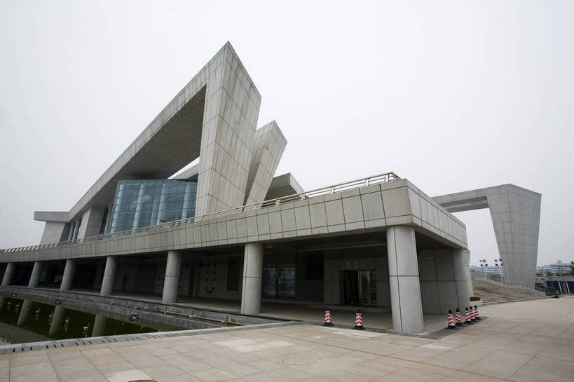 广场,横图,室外,白天,旅游,度假,名胜古迹,城市风光,标志建筑,城市,道路,地标,建筑,武汉,中国,亚洲,遗迹,景观,交通,都市,古迹,文物,娱乐,建设,现代,古建筑,现代建筑,地标建筑,享受,休闲,旅游胜地,放松,运输,经济,古文明,东亚,发展,湖北,湖北省,武汉市,汉阳,中华人民共和国,省会,华中地区,鄂,繁荣,进步,发达,艺术中心,旅行,汉阳区,武汉琴台文化艺术中心,琴台文化艺术中心,bj174