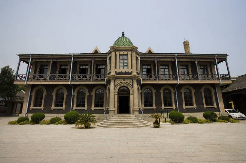 横图,室外,特写,白天,旅游,度假,名胜古迹,城市风光,标志建筑,城市,地标,建筑,中国,亚洲,遗迹,景观,建筑群,古迹,历史,文物,娱乐,建设,古建筑,历史建筑,地标建筑,享受,休闲,旅游胜地,放松,参观,古文明,东亚,伪满,吉林,长春,伪满皇宫,中华人民共和国,旅行,皇宫,bj174