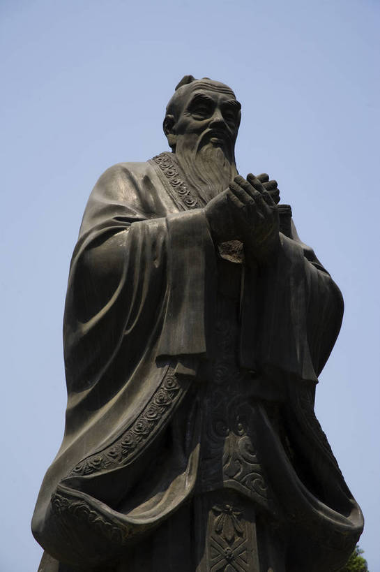 公园,寺庙,竖图,彩色,室外,特写,白天,旅游,度假,名胜古迹,标志建筑,地标,建筑,雕塑,中国,亚洲,遗迹,民俗,塑像,图片,古迹,文物,娱乐,建设,古建筑,树木,享受,休闲,旅游胜地,放松,竖,摄影,矗立,中国文化,耸立,古文明,东亚,吉林,儒家,文庙,孔子,中华人民共和国,挺立,教育家,思想家,政治家,孔丘,孔圣人,孔仲尼,仲尼,社会活动家,文学家,万世师表,至圣,至圣先师,幽静,旅行,寺,吉林市,bj174