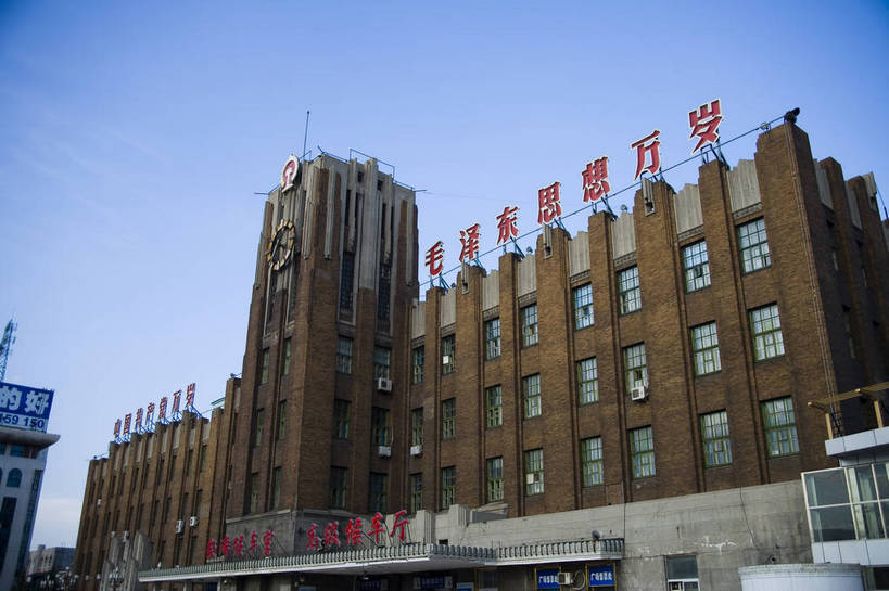 广场,火车站,横图,室外,白天,旅游,度假,名胜古迹,城市风光,标志建筑,城市,大厦,道路,地标,建筑,中国,亚洲,遗迹,景观,建筑群,交通,都市,古迹,文物,娱乐,建设,现代,古建筑,现代建筑,享受,休闲,旅游胜地,放松,运输,经济,古文明,东亚,发展,黑龙江,中华人民共和国,齐齐哈尔,繁荣,进步,发达,旅行,bj174