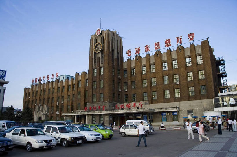 广场,火车站,横图,室外,白天,旅游,度假,名胜古迹,城市风光,标志建筑,城市,大厦,道路,地标,建筑,中国,亚洲,遗迹,景观,建筑群,交通,都市,古迹,文物,娱乐,建设,现代,古建筑,现代建筑,享受,休闲,旅游胜地,放松,运输,经济,古文明,东亚,发展,黑龙江,中华人民共和国,齐齐哈尔,繁荣,进步,发达,旅行,bj174