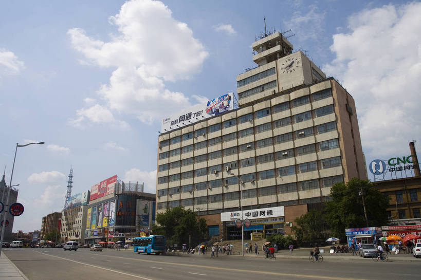 横图,室外,白天,旅游,度假,美景,名胜古迹,城市风光,标志建筑,城市,大厦,道路,地标,建筑,街道,路,公路,中国,亚洲,遗迹,景观,建筑群,交通,都市,古迹,文物,娱乐,建设,现代,古建筑,现代建筑,享受,休闲,旅游胜地,景色,放松,经济,古文明,东亚,黑龙江,中华人民共和国,齐齐哈尔,繁荣,进步,马路,旅行,bj174