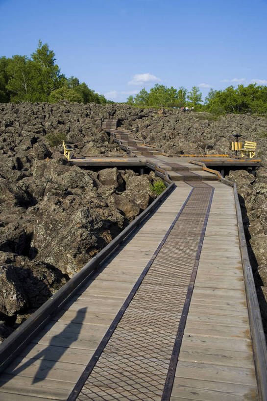 竖图,彩色,室外,特写,白天,旅游,度假,名胜古迹,标志建筑,地标,建筑,中国,亚洲,遗迹,图片,山路,古迹,文物,娱乐,建设,古建筑,自然,享受,休闲,旅游胜地,景色,放松,竖,摄影,矗立,自然风光,耸立,古文明,东亚,黑龙江,中华人民共和国,挺立,山石,旅行,五大连池,bj174