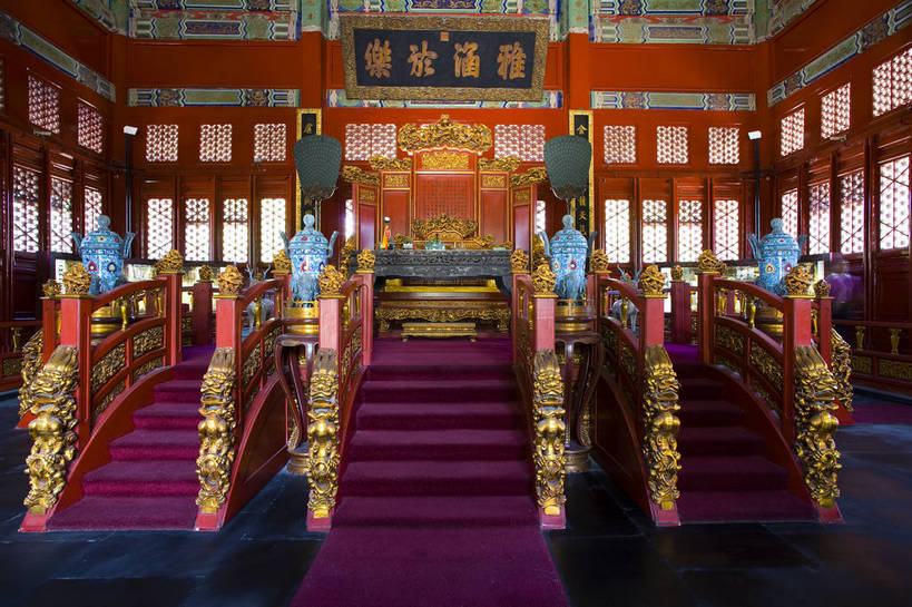 横图,彩色,室内,特写,白天,旅游,度假,名胜古迹,标志建筑,地标,建筑,北京,孔庙,中国,亚洲,遗迹,文化遗产,辉煌,古迹,文物,娱乐,建设,古建筑,享受,休闲,旅游胜地,放松,摄影,古代建筑,中国文化,古文明,东亚,中华人民共和国,宝座,古代文明,旅行,传统文化,国子监,bj174