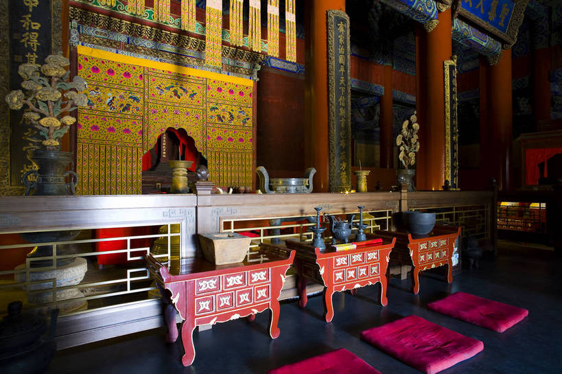 横图,彩色,室内,特写,白天,旅游,度假,名胜古迹,标志建筑,地标,建筑,北京,孔庙,中国,亚洲,遗迹,文化遗产,辉煌,古迹,文物,娱乐,建设,古建筑,享受,休闲,旅游胜地,放松,摄影,古代建筑,中国文化,古文明,东亚,中华人民共和国,宝座,古代文明,旅行,传统文化,国子监,bj174