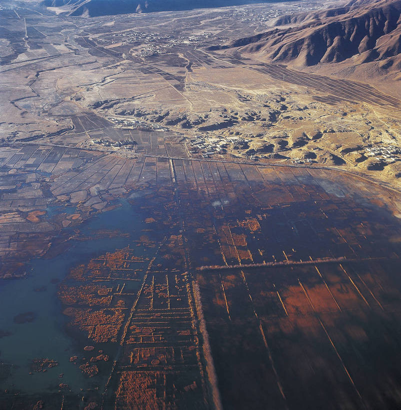 农田,竖图,航拍,彩色,室外,白天,旅游,梯田,田园,中国,亚洲,景观,西藏,自然,村庄,远景,竖,摄影,人文景观,矗立,耕作,鸟瞰,耸立,东亚,地貌,中华人民共和国,挺立,农舍,旅行,地质,bj174