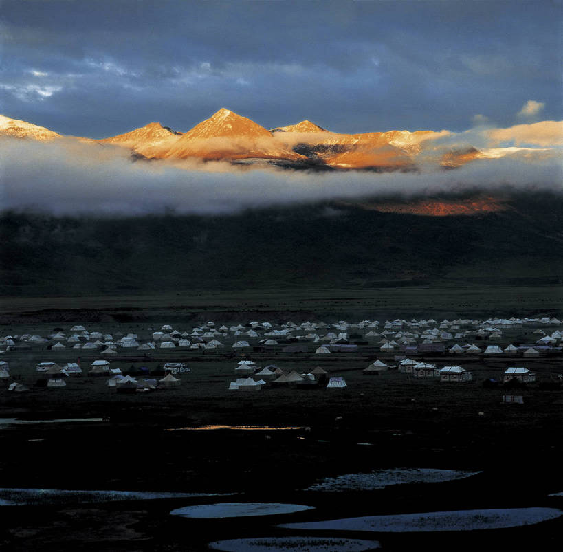 横图,彩色,室外,白天,旅游,度假,草地,草原,名胜古迹,植物,标志建筑,地标,建筑,中国,亚洲,放牧,遗迹,帐篷,景观,旷野,云,美丽,古迹,文物,娱乐,建设,古建筑,草,树,树木,绿色,白云,天空,自然,享受,休闲,旅游胜地,放松,摄影,人文景观,四川省,美好,近景,原野,古文明,东亚,四川,游牧,甘孜藏族自治州,理塘县,中华人民共和国,西南地区,川,甘孜,甘孜州,幽静,理塘,旅行,bj174