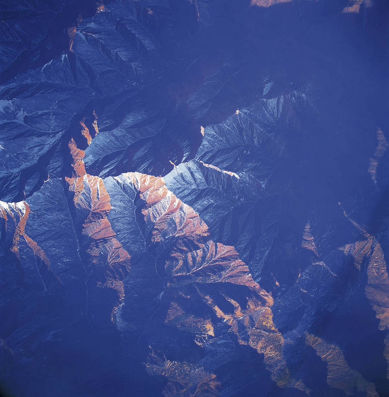 竖图,俯视,航拍,彩色,室外,白天,旅游,雪山,中国,亚洲,壮观,高山,景观,山峰,云,山峦,云雾,冰川,西藏,自然,远景,竖,摄影,人文景观,雄伟,矗立,鸟瞰,耸立,东亚,地貌,中华人民共和国,喜马拉雅山,挺立,世界屋脊,旅行,地质,bj174