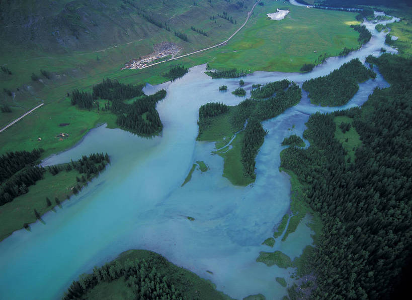 横图,彩色,室外,白天,旅游,度假,湖,湖泊,名胜古迹,标志建筑,地标,建筑,喀纳斯,中国,亚洲,清澈,遗迹,壮观,岛,景观,美丽,古迹,文物,娱乐,建设,古建筑,蓝天,自然,享受,休闲,远景,旅游胜地,放松,摄影,人文景观,雄伟,美好,湖心岛,古文明,东亚,地貌,喀纳斯湖,新疆,阿勒泰地区,布尔津县,伊犁,中华人民共和国,新疆维吾尔自治区,西北地区,伊犁哈萨克自治州,幽静,旅行,布尔津,地质,新,bj174