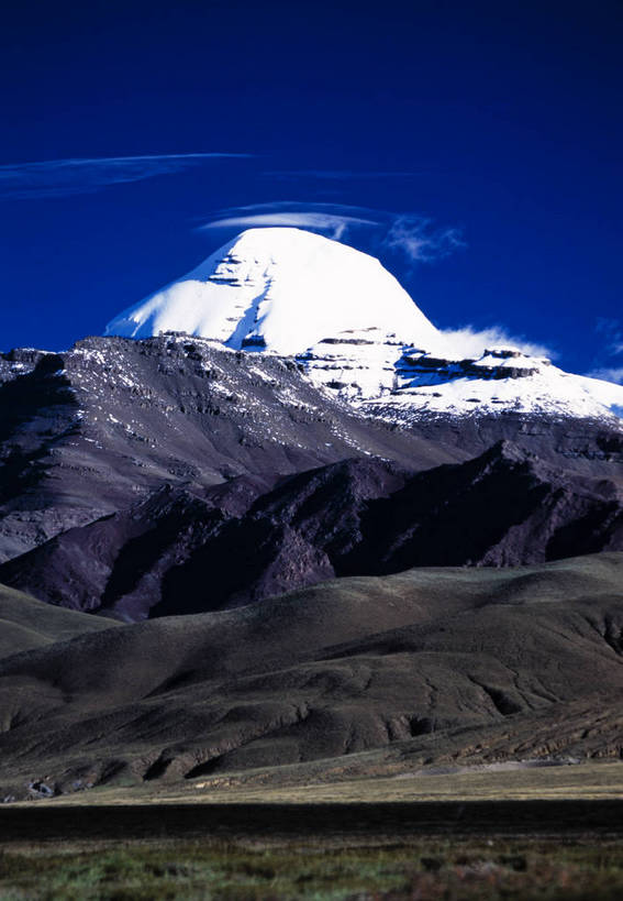 竖图,彩色,室外,白天,旅游,雪山,中国,亚洲,壮观,高山,景观,山峰,云,山峦,云雾,西藏,自然,远景,竖,摄影,人文景观,雄伟,矗立,耸立,藏,东亚,西藏自治区,地貌,中华人民共和国,西南地区,挺立,世界屋脊,冈仁波齐峰,普兰县,旅行,地质,冈底斯山脉,岗仁布钦,世界之轴,冈仁波齐,吉罗娑山,bj174