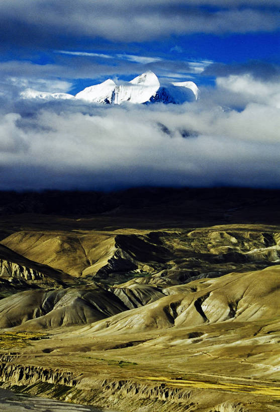 竖图,彩色,室外,白天,旅游,荒凉,丘陵,峡谷,雪山,中国,亚洲,壮观,景观,山峦,云雾,西藏,自然,远景,竖,摄影,人文景观,雄伟,空旷,矗立,耸立,东亚,地貌,中华人民共和国,挺立,阿里,旅行,地质,bj174