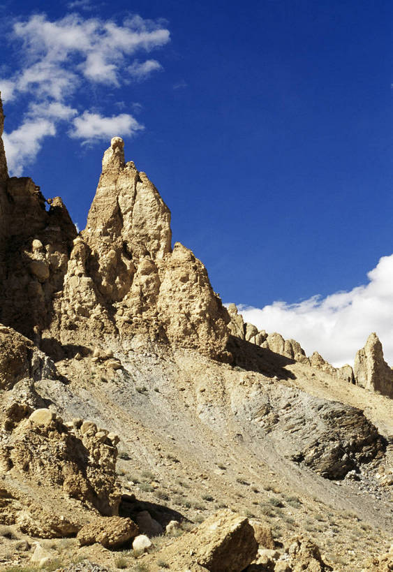 竖图,彩色,室外,白天,旅游,荒凉,丘陵,峡谷,中国,亚洲,壮观,景观,山峦,西藏,自然,竖,摄影,人文景观,雄伟,空旷,矗立,近景,耸立,荒山,东亚,地貌,中华人民共和国,挺立,阿里,旅行,地质,bj174