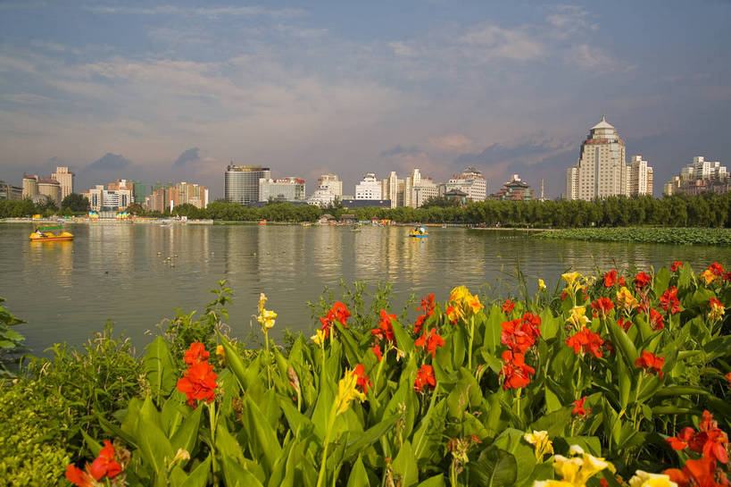 公园,横图,彩色,室外,白天,旅游,度假,名胜古迹,城市风光,标志建筑,地标,建筑,北京,中国,亚洲,遗迹,都市,古迹,文物,娱乐,建设,古建筑,荷花池,自然,享受,休闲,远景,旅游胜地,放松,摄影,荷塘,古文明,东亚,中华人民共和国,旅行,城市公园,莲花池公园,bj174