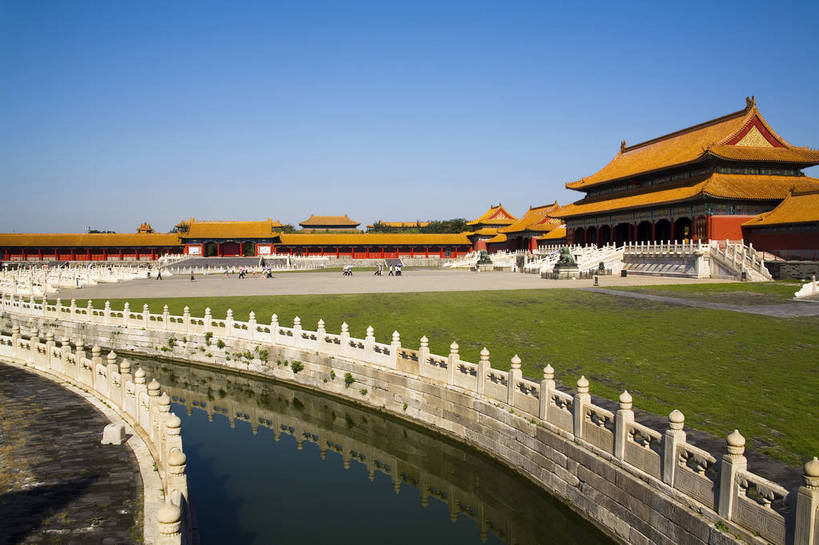 故宫,宫殿,栏杆,横图,彩色,室外,白天,旅游,度假,名胜古迹,标志建筑,地标,建筑,北京,中国,亚洲,风俗,遗迹,扶手,图片,文化遗产,建筑群,古典,古迹,历史,文化,文物,娱乐,建设,传统,古建筑,石桥,护栏,台阶,蓝天,紫禁城,享受,休闲,石阶,旅游胜地,放松,精神,摄影,古代建筑,皇帝,权威,象征,高贵,古文明,东亚,中华人民共和国,权力,统治,威严,权势,古代文明,制度,天子,九五之尊,圣上,统治者,陛下,官家,势力,河,旅行,传统文化,太和门,bj174