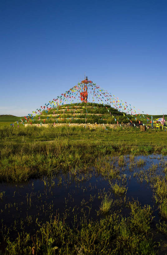 公园,竖图,彩色,室外,白天,草地,草原,坝上,中国,亚洲,景观,辽阔,绿色,风景,蓝天,天空,自然,广阔,器皿,蒙,摄影,研磨,空旷,臼杵,自然风光,东亚,内蒙古,敖包,研杵,研钵,中华人民共和国,华北地区,臼,旌旗,内蒙古自治区,赤峰,赤峰市,旗,克旗,克什克腾旗,乌兰布通,乌兰布统,乌兰布统乡,克什克腾大草原,克什克腾世界地质公园,内蒙古克什克腾世界地质公园,乌兰布统草原,红山军马场,bj174