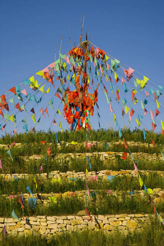 公园,竖图,彩色,室外,白天,草地,草原,坝上,中国,亚洲,景观,辽阔,绿色,风景,蓝天,天空,自然,广阔,器皿,蒙,摄影,研磨,空旷,臼杵,自然风光,东亚,内蒙古,敖包,研杵,研钵,中华人民共和国,华北地区,臼,旌旗,内蒙古自治区,赤峰,赤峰市,旗,克旗,克什克腾旗,乌兰布通,乌兰布统,乌兰布统乡,克什克腾大草原,克什克腾世界地质公园,内蒙古克什克腾世界地质公园,乌兰布统草原,红山军马场,bj174