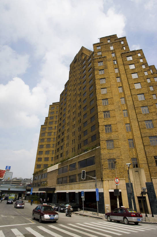 竖图,彩色,室外,白天,仰视,城市,大厦,建筑,摩天大楼,出租车,上海,中国,亚洲,都市,摩天大厦,摄影,东亚,中华人民共和国,商业,大楼,饭店,bj174