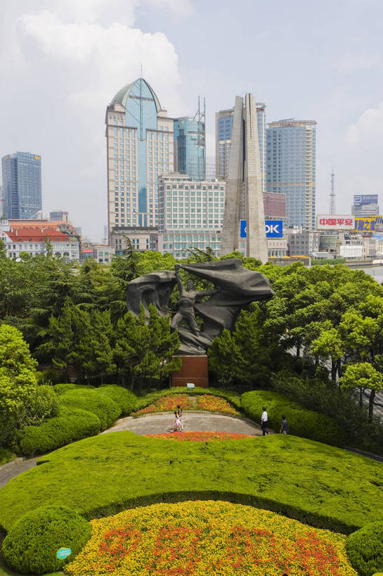 公园,竖图,彩色,室外,大厦,建筑,摩天大楼,雕塑,上海,中国,亚洲,绿化,白云,蓝天,外滩,摩天大厦,摄影,东亚,中华人民共和国,商业,大楼,bj174