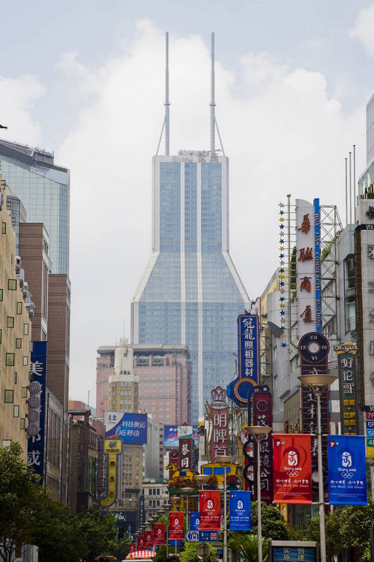 商店,竖图,彩色,室外,购物,大厦,建筑,摩天大楼,上海,中国,亚洲,广告,白云,蓝天,南京路,摩天大厦,摄影,东亚,中华人民共和国,商业,大楼,bj174