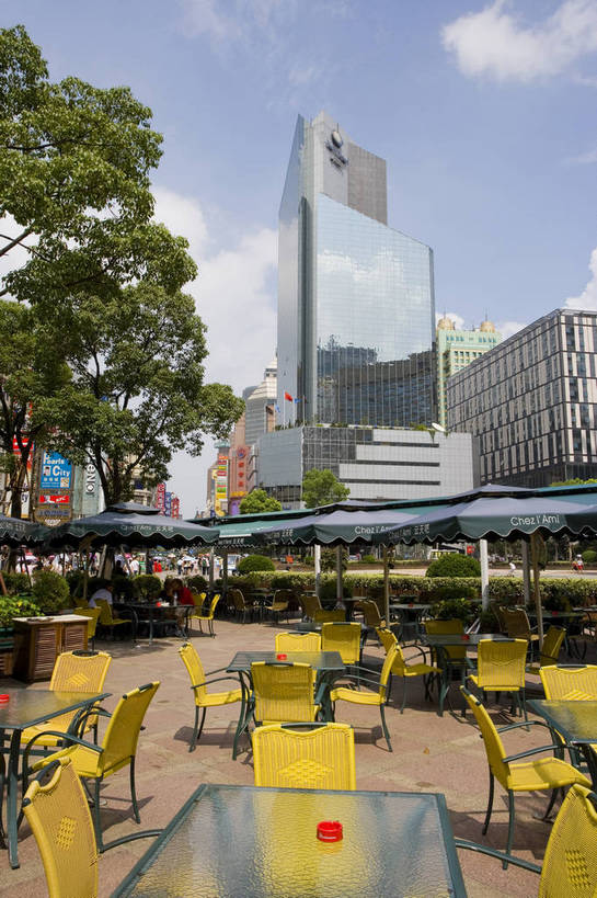 竖图,彩色,室外,大厦,建筑,摩天大楼,上海,中国,亚洲,白云,蓝天,南京路,摩天大厦,摄影,东亚,中华人民共和国,商业,大楼,咖啡馆,bj174