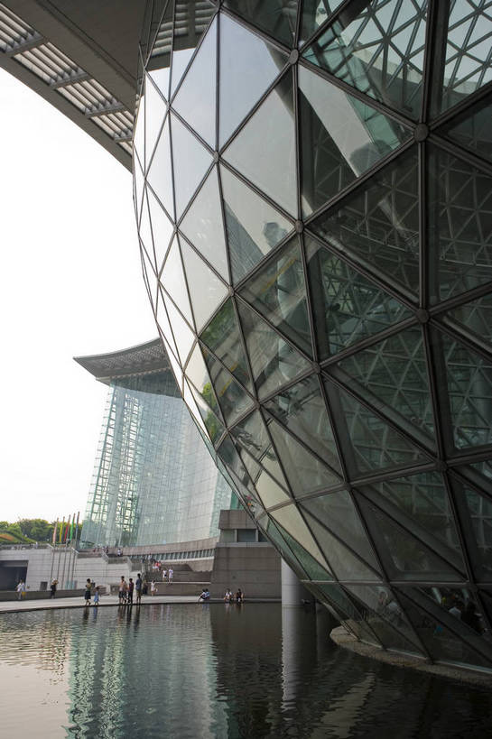 竖图,彩色,室外,白天,城市,大厦,建筑,上海,中国,亚洲,池塘,都市,现代,摄影,上海科技馆,东亚,中华人民共和国,大楼,bj174