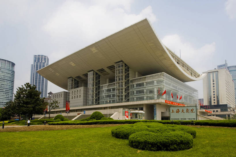 横图,彩色,室外,白天,草地,大厦,建筑,上海,中国,亚洲,白云,蓝天,摄影,上海大剧院,东亚,中华人民共和国,大楼,bj174