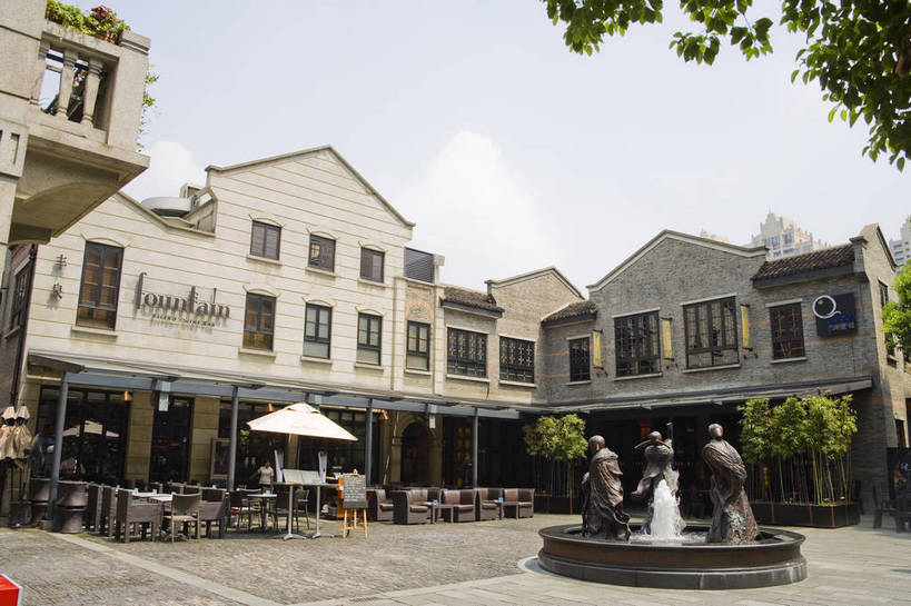 酒吧,横图,彩色,室外,白天,旅游,度假,名胜古迹,标志建筑,地标,建筑,雕塑,上海,中国,亚洲,遗迹,民俗,建筑群,古迹,文物,娱乐,建设,古建筑,享受,休闲,旅游胜地,放松,摄影,茶座,古文明,东亚,中华人民共和国,上海新天地,旅行,bj174