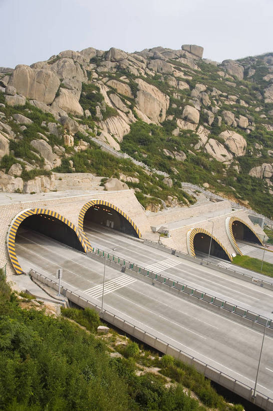 竖图,彩色,室外,特写,白天,道路,高速公路,上海,中国,亚洲,入口,隧道,交通,浙江,浙江省,运输,摄影,东亚,洋山港,洋山深水港,中华人民共和国,华东地区,浙,舟山,舟山市,深水港,崎岖列岛,嵊泗县,洋山镇,洋山港区,bj174