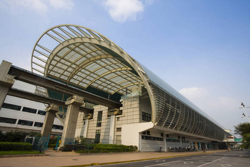 横图,彩色,室外,白天,旅游,度假,名胜古迹,标志建筑,地标,建筑,车站,上海,中国,亚洲,遗迹,站台,交通,古迹,文物,娱乐,建设,古建筑,月台,车,交通工具,享受,休闲,旅游胜地,放松,摄影,载具,磁悬浮,古文明,东亚,龙阳路,磁悬浮列车,中华人民共和国,旅行,磁悬浮技术,bj174