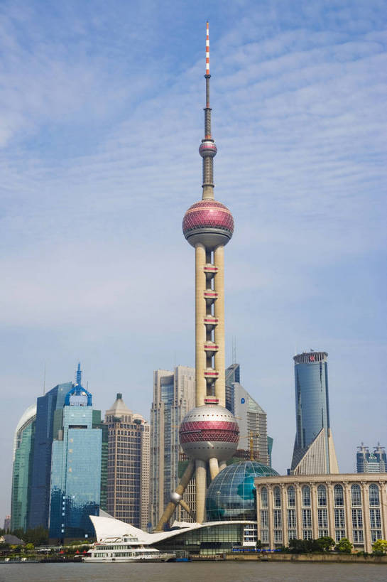 竖图,彩色,室外,白天,办公楼,河流,大厦,建筑,船,上海,中国,亚洲,建筑群,东方明珠,黄浦江,浦东,蓝天,远景,摩天大厦,摄影,金融中心,东亚,中华人民共和国,江,大楼,bj174