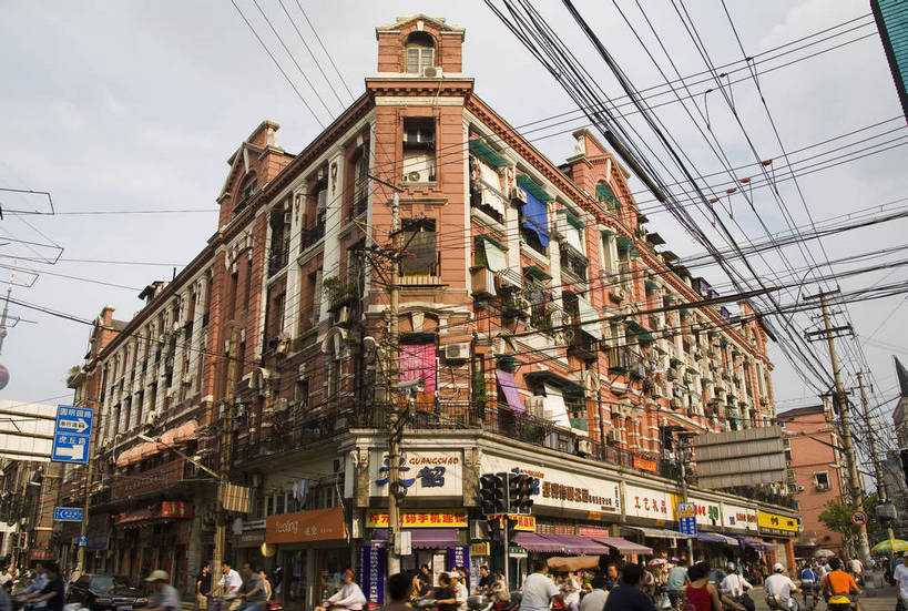 商店,横图,彩色,室外,白天,旅游,度假,美景,名胜古迹,标志建筑,大厦,道路,地标,建筑,街道,路,公路,上海,中国,亚洲,游客,遗迹,景观,交通,古迹,文物,娱乐,建设,古建筑,商业街,历史建筑,地标建筑,享受,休闲,商厦,旅游胜地,景色,放松,摄影,古文明,东亚,中华人民共和国,马路,商业,大楼,bj174