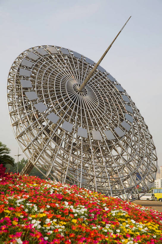花园,竖图,彩色,室外,特写,白天,旅游,度假,仪器,名胜古迹,标志建筑,地标,建筑,上海,中国,亚洲,局部,遗迹,时间,科学,景观,计时,古迹,文物,娱乐,建设,古建筑,地标建筑,享受,休闲,旅游胜地,放松,竖,摄影,部分,准确,精准,世纪大道,日晷,古文明,东亚,中华人民共和国,日规,旅行,bj174