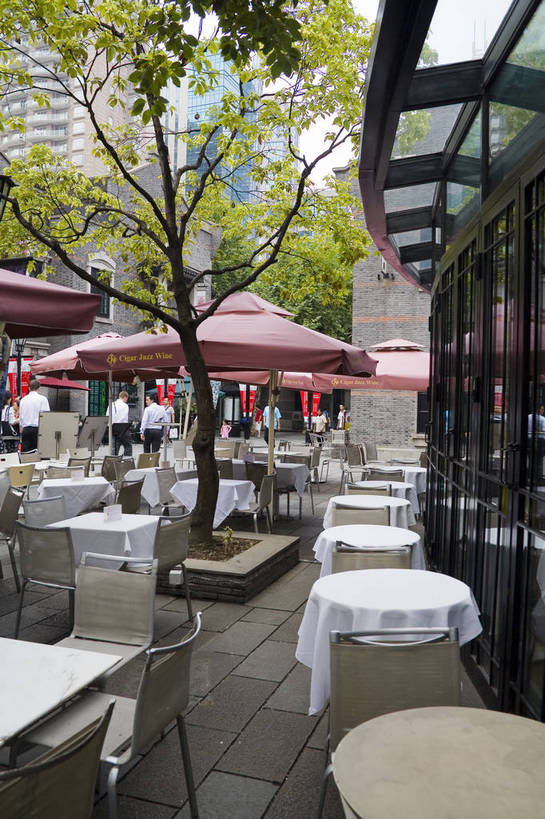 酒吧,竖图,彩色,室外,白天,旅游,度假,美景,名胜古迹,标志建筑,道路,地标,建筑,街道,路,商场,公路,上海,中国,亚洲,遗迹,景观,建筑群,交通,古迹,文物,娱乐,建设,古建筑,享受,休闲,旅游胜地,景色,放松,竖,摄影,新天地,茶座,古文明,东亚,中华人民共和国,马路,旅行,bj174